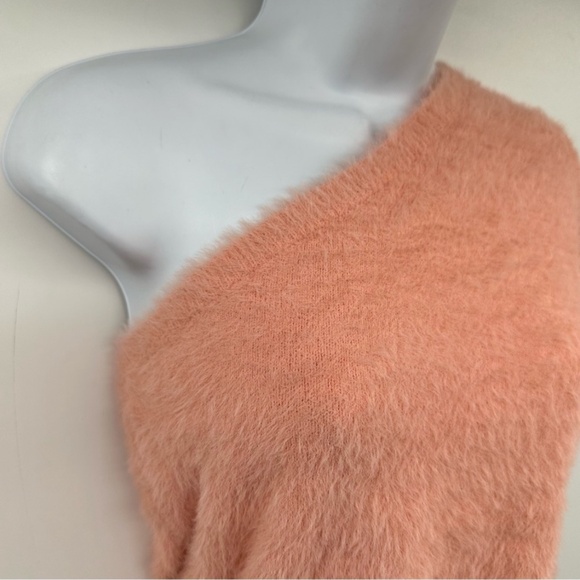 Le Lis Fuzzy One Shoulder Top Sweater Pink Peach Coral Size Medium NWT - Picture 6 of 11